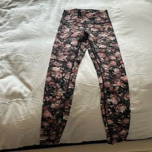 Beautiful lululemon peony pattern leggings